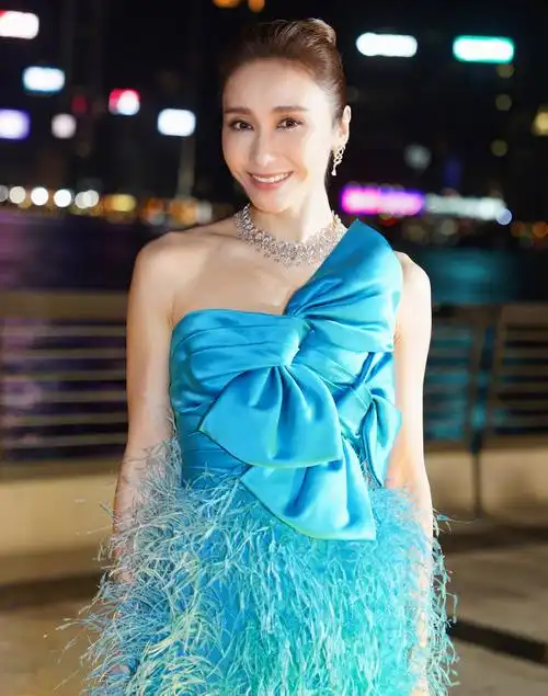 黎姿:风姿绰约,迷人笑容,明艳动人!_高清图集_新浪网