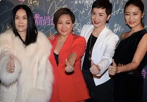 那英让梁静帮忙搬行李被骂,可是真相却是二人关系超好还是邻居