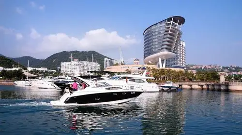 深圳大梅沙湾游艇度假酒店   游艇出海/双人早餐/房间迷你吧酒水饮料