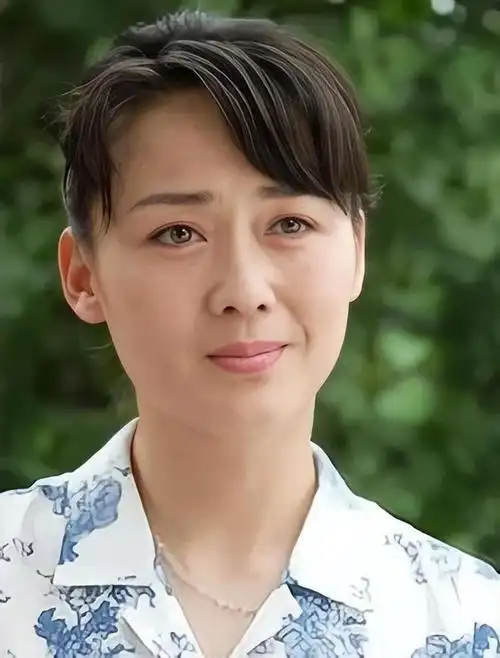 演员李琳:与前夫离婚净身出户,二婚嫁李大双,52岁被宠成公主