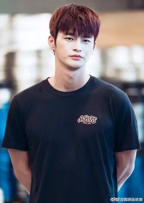 陆星材徐仁国现在还长得像吗