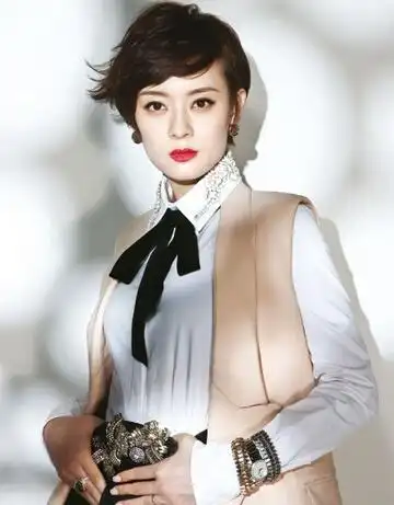 方脸女生适合的洋气短发发型 让方脸迅速变潮_方脸发型_西子美发网