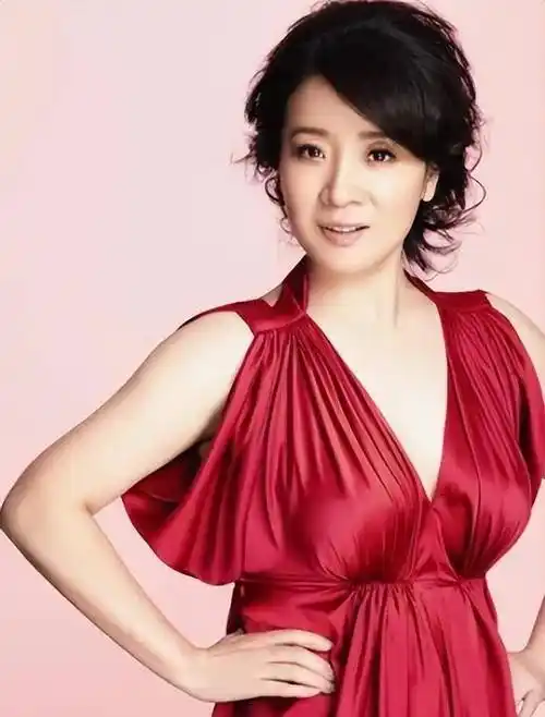 陈小艺"夜会小鲜肉",多次闹绯闻,刘惠宁为何情愿分居也不离婚_川剧