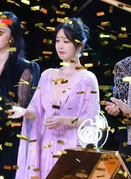 杨紫不愧是小花中翘楚!