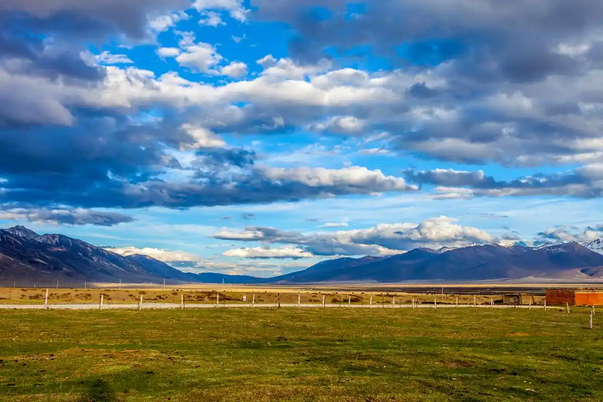 川西高寒草原,是中国最美的六大草原之一,被誉为香格里拉核心区.