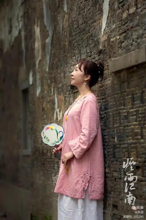 烟雨江南 写美篇摄影:秋语 后期:秋语 拍摄地:苏州平江路 文:雨巷