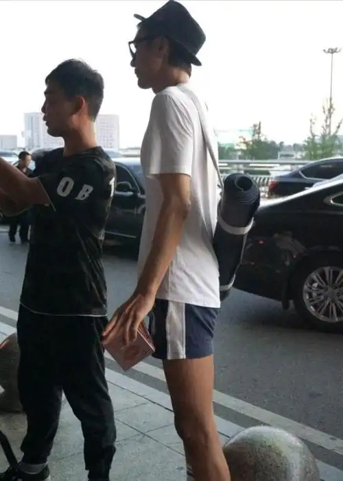 6位瘦成"纸片人"的男星,男孩子太瘦了好看吗