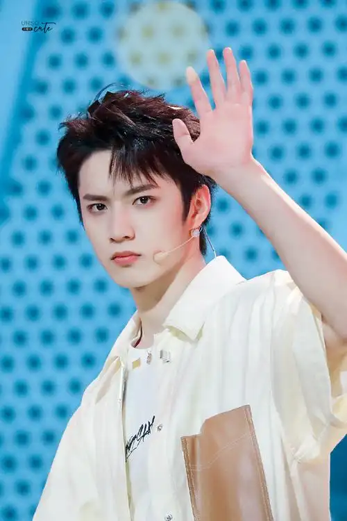 刘耀文中国移动动感地带芒果卡代言人##新生代演员刘耀文