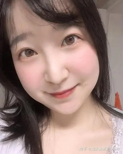 有没有高度近视也漂亮的女孩子呀