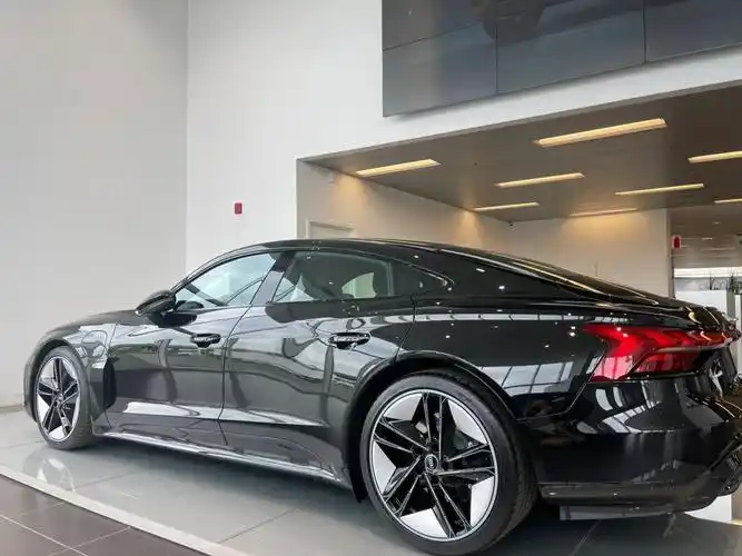 钢铁侠同款奥迪etrongt现货立提