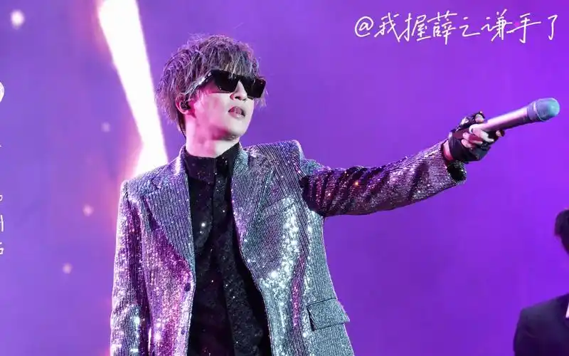 在520这天 我被薛之谦帅死了 别管我了啊啊啊啊啊啊