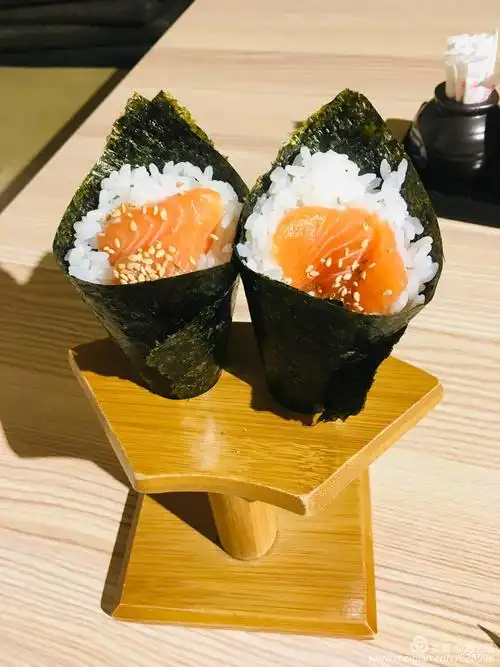 最爱三文鱼手卷