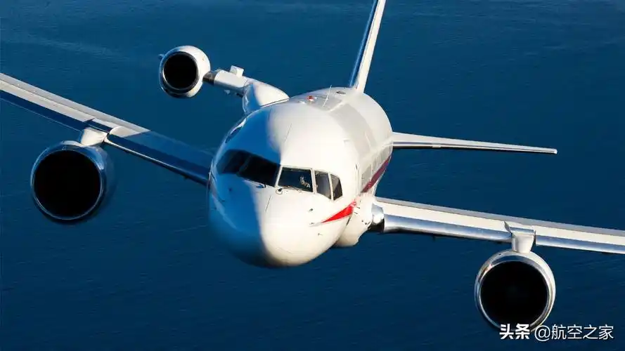 机头挂着一台发动机的波音757霍尼韦尔的多面手试验台飞机