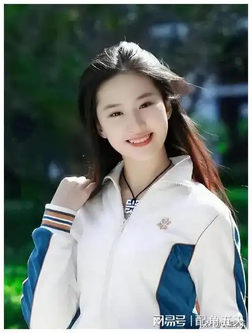 刘亦菲17岁跑步旧照曝光甜美笑容太青涩网友姐姐太美了