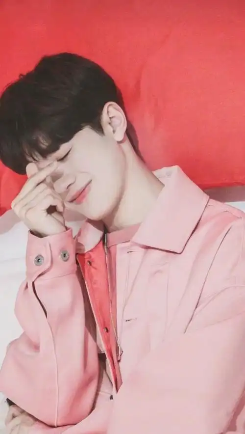 赖冠霖!他像一束光穿越人海,只抵心灵,给你力量,微笑向阳,青春正好.