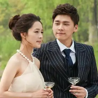 【李易峰婚纱照】李易峰婚纱照帅气高贵 看十八岁的李易峰婚纱照堪比