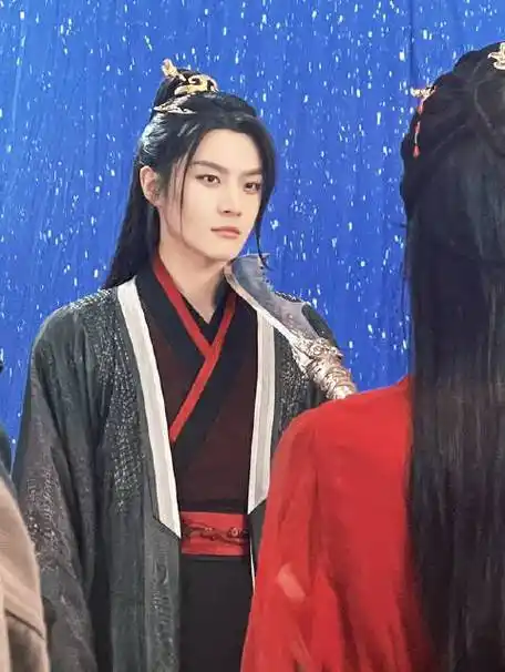 薛八一240129微博live图转视频