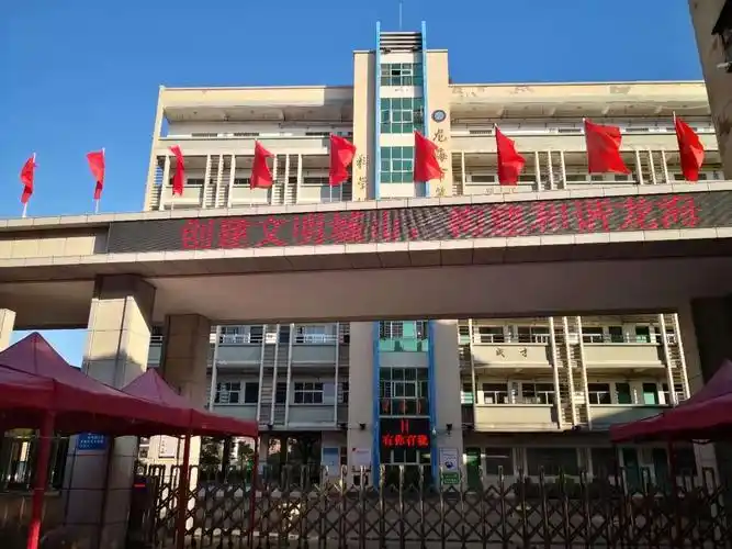 同时也为加强校际之间的交流与合作,提升中学历史教师的教学教研水平