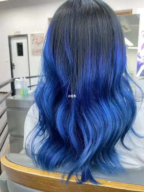 夏天就应该染蓝色不用补漂发根的渐变蓝