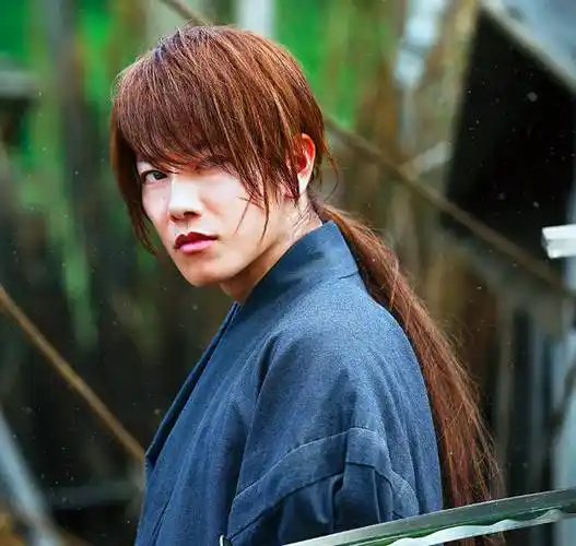 由人气男星佐藤健主演的真人版《浪客剑心》(るろうに剣心)前三部曲