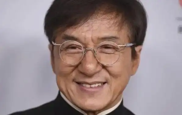 时间过得真快!成龙兄弟近日出现在某一场合,我几乎不能置信!