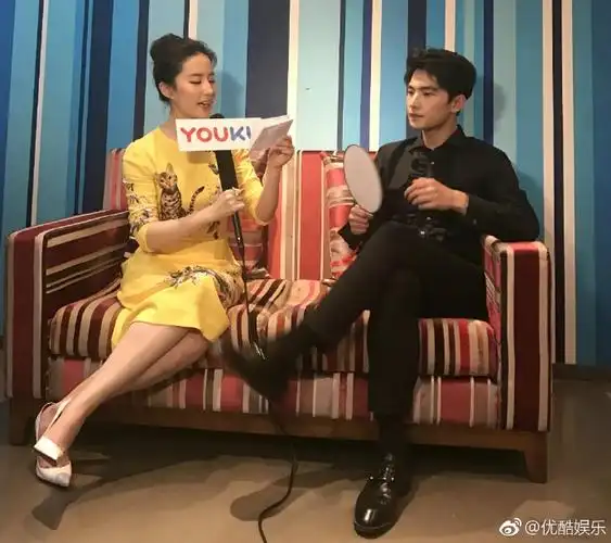 杨洋icon@刘亦菲化身全娱乐特派记者,互相采访对方!