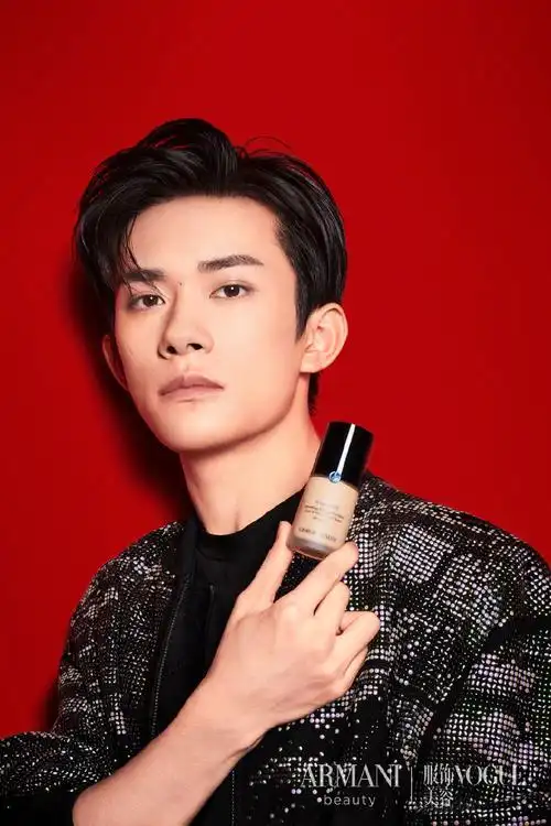 易烊千玺阿玛尼彩妆代言写真图片34