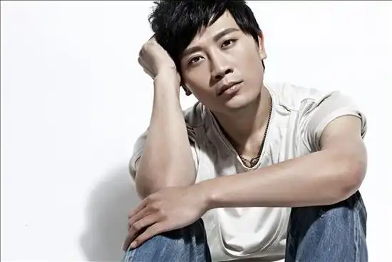 汤子星做客《hi歌也疯狂》 质感男声畅谈音乐故事(图)_音乐频道_凤凰