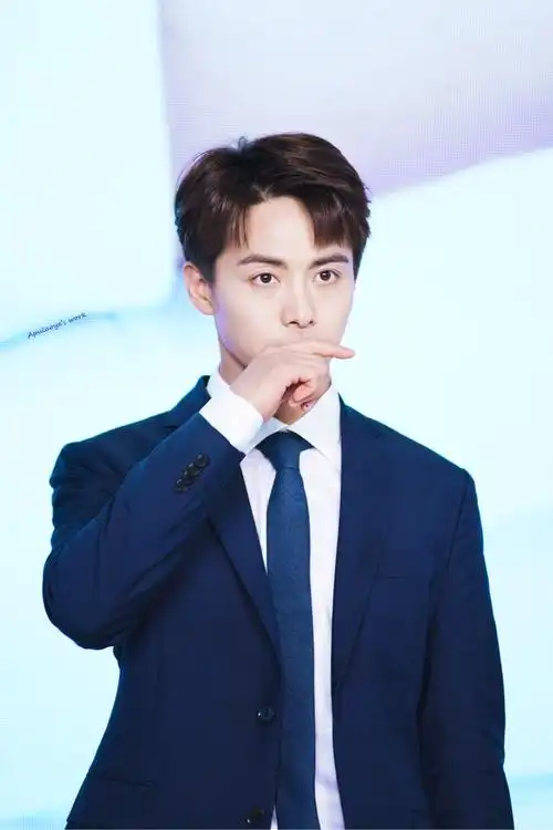 马天宇蓝色西装今日份出关营业的蓝色少年一身蓝色西装绅士有型