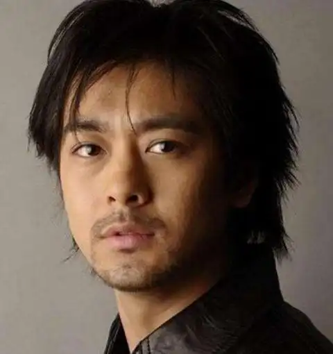 古天乐古天乐当年的帅气不用想看看来说了,简直就是教科书级别的俊美.