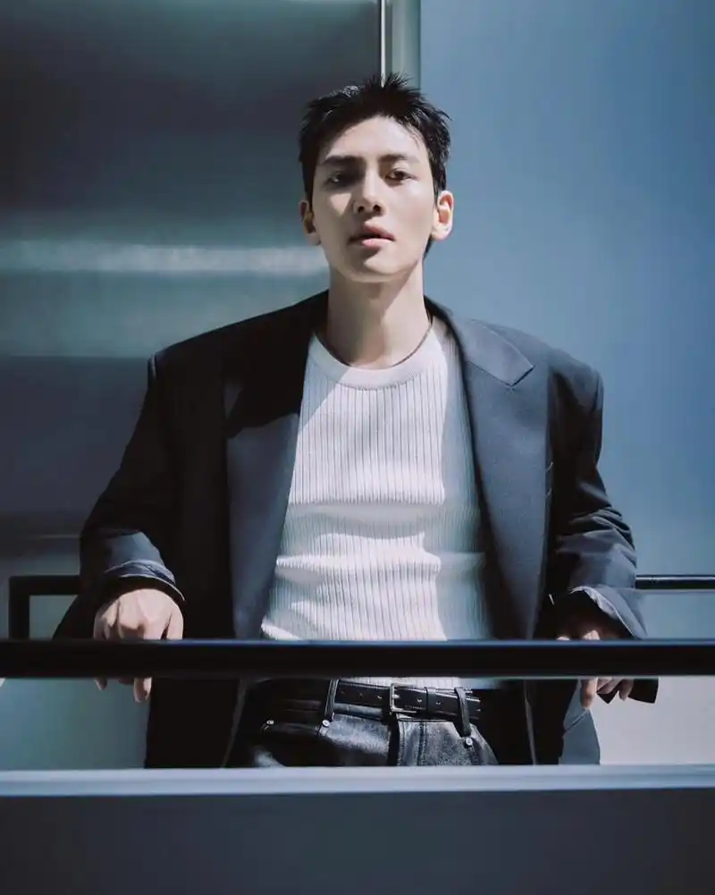 池昌旭真的太帅了,真的好适合演一些很酷的角色,冷硬型的角色真的能把