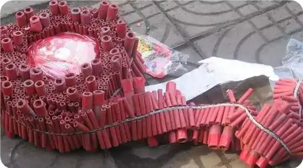 你还记得当年和儿时朋友放鞭炮的故事吗