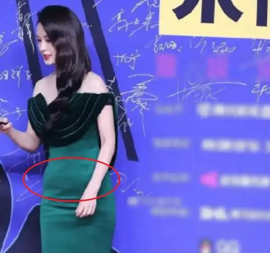 李沁红地毯生图曝光,网友:没有滤镜颜值巨好,但是肚子遮不住