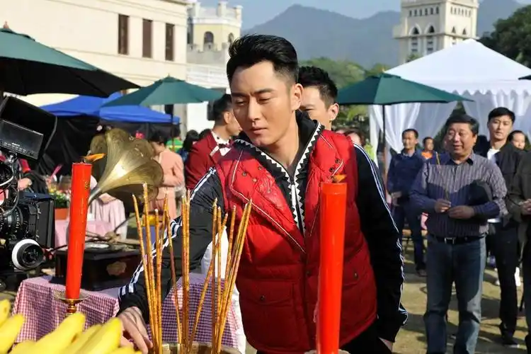 p>《面具背后》是由北京派格传媒出品, a target="_blank" href="