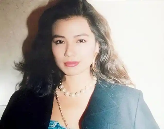 钟楚红巅峰时息影嫁爱情丈夫英年早逝如今62岁无儿无女