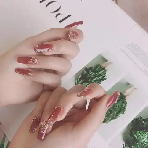 适合黄黑肤色姐妹的显白新年款美甲