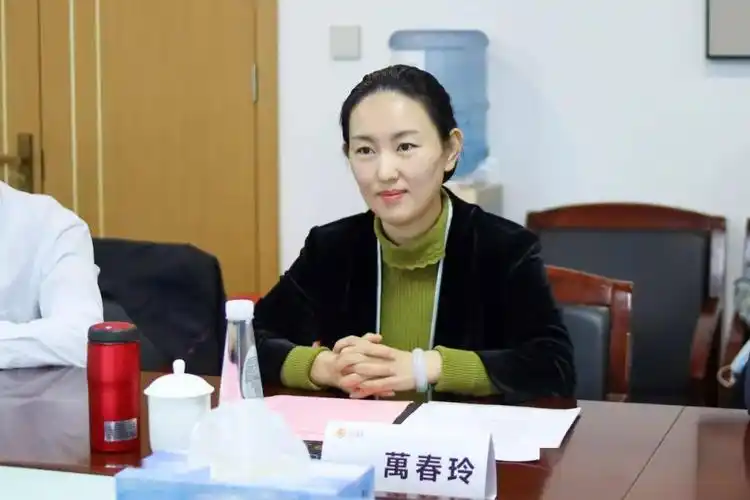 联合会会长万春玲,常务副会长兼秘书长张玲玲,监事长刘连成及各副会长