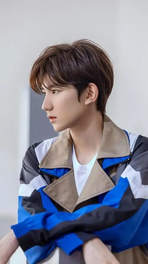 阳光少年王源帅气侧脸杀迷人写真,高清图片,手机壁纸