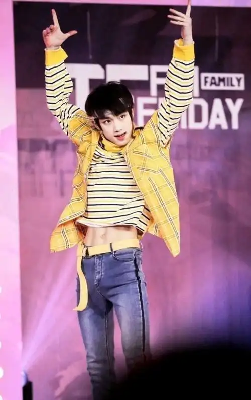 小说 tnt:甜虐甜文作者今天我就发点图来补偿大家吧 刘耀文我的腹肌