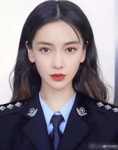 女明星"韩国证件照":杨幂飒爽,baby温柔,却被赵丽颖一眼沦陷