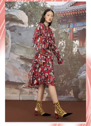 【designerwomenswear】uooyaa/乌丫新款正品复古亮丝印花荷叶边大摆