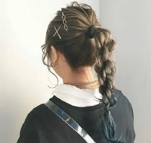 扎个小辫子出门,九款女生辫子发型图片