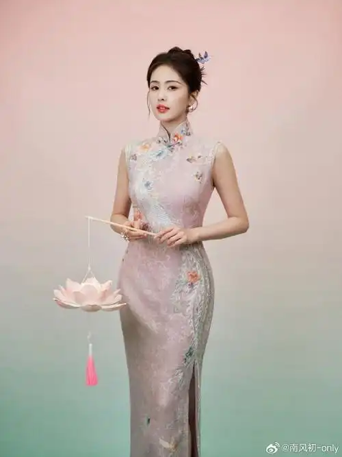 旗袍盘扣欣赏#旗袍是东方女性最美的服饰,一针一线都是韵味,盘渴乔