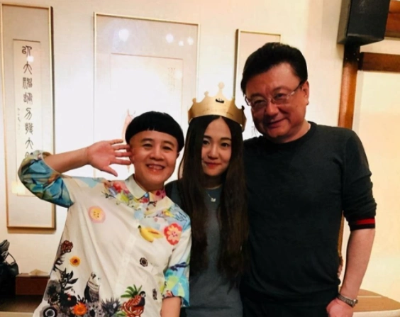 何炅老婆是谁王菁