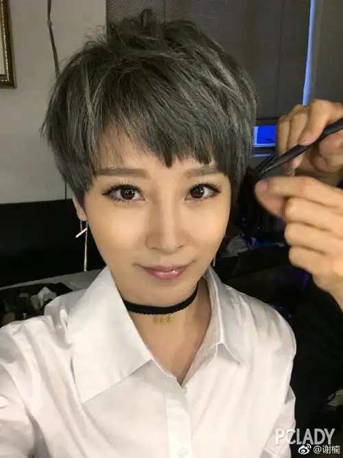 战狼2冲破50亿票房 吴京背后这个女人不简单