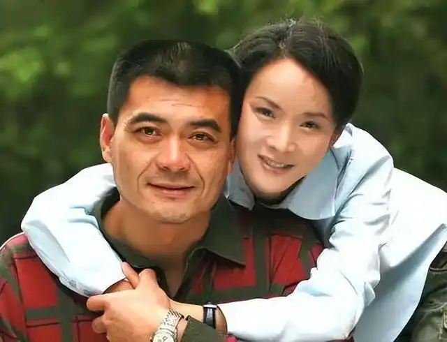 演员唐静:与王新军离婚后,独自陪儿子长大,如今的选择令人泪目 演员