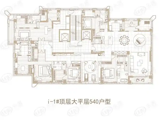 绿地外滩中心i1顶楼大平层户型图