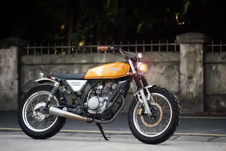 一部改完换老爸接手的雅马哈sr150