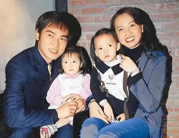 演员焦恩俊:离婚那天抱着女儿大哭,54岁依旧单身