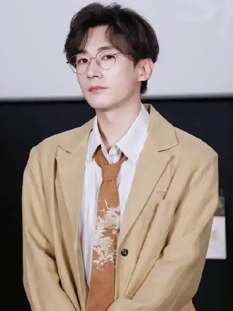 01追剧团采访(不完整版)    「 郁见,就是最好的遇见 」    #刘学义